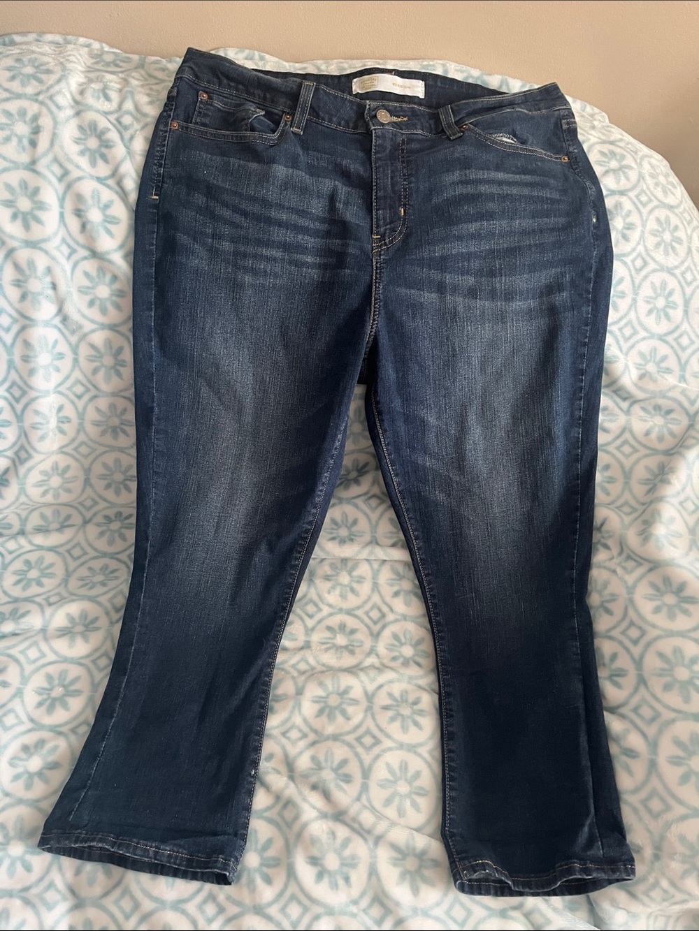 Signature by Levi Strauss Dark Blue midrise capris
